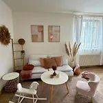 Appartamento Zahražany *
